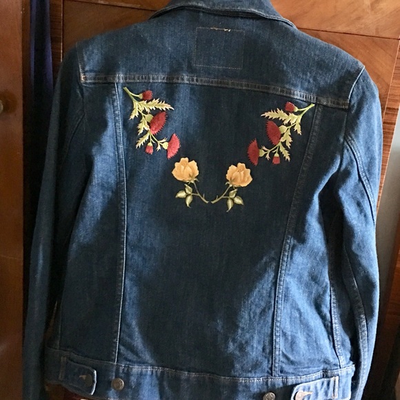 Levi’s embroidered FLORAL denim jacket Sz.M - NWT - Embroidered Denim Jacket NEW - Picture 3 of 9